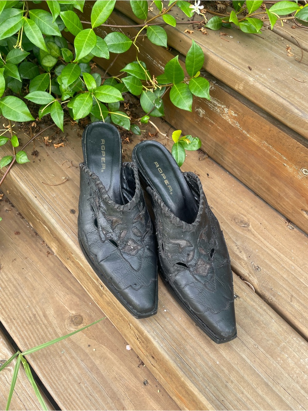 Roper Black Leather Pointed Mule